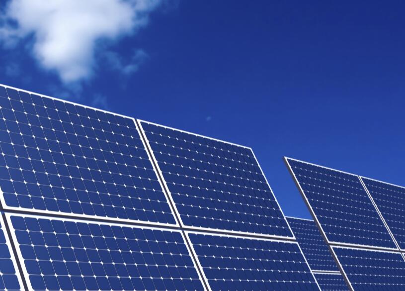 Global Trends in the Photovoltaic Market: Analysis of Investment and Policy